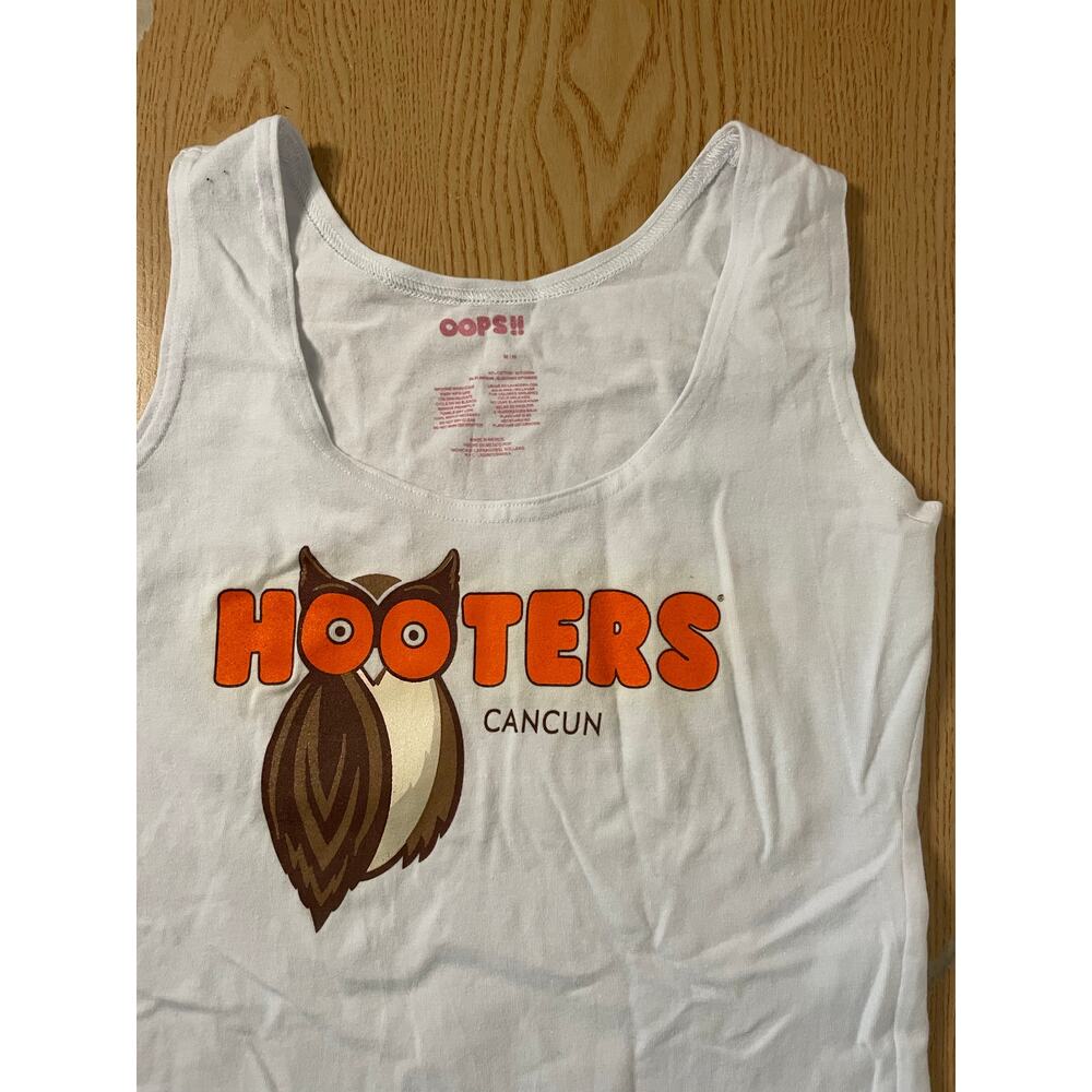 B10 Hooters Girl Uniform Rare Tank from Cancun Mexico White size Medium
